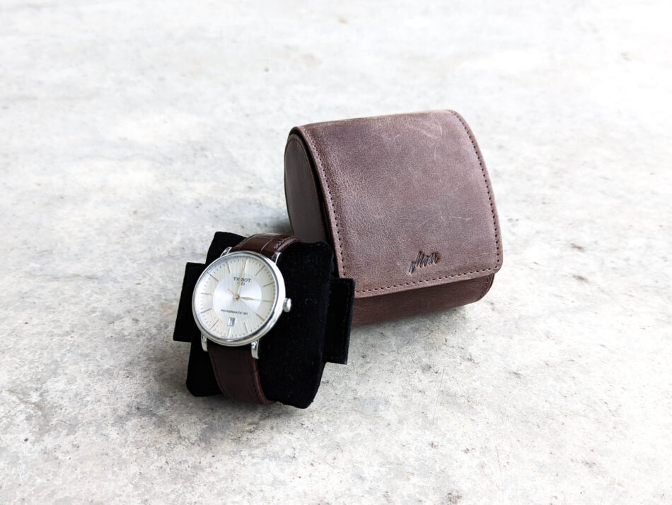 MONiDESIGNS_WaxyVintageBrownWatch Horlogehouder Waxy Vintage Brown met horloge